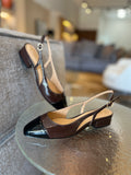 SLINGBACK VERNIZ MARROM PRETOCOM BIQUEIRA