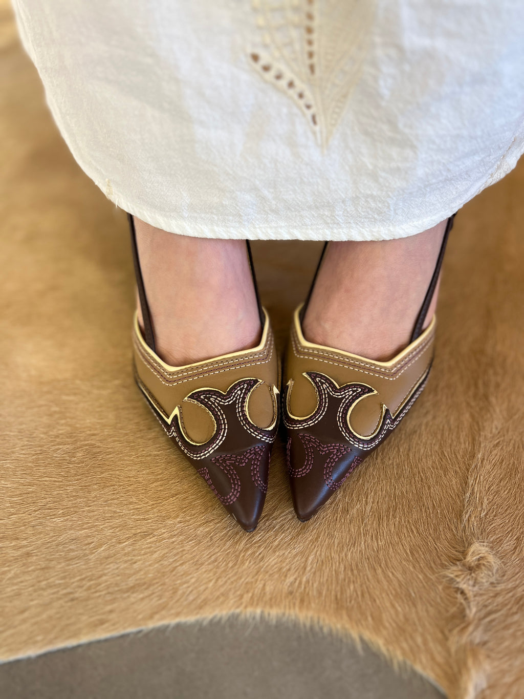 SLINGBACK COURO MARROM E AREIA  LUIZA BARCELOS