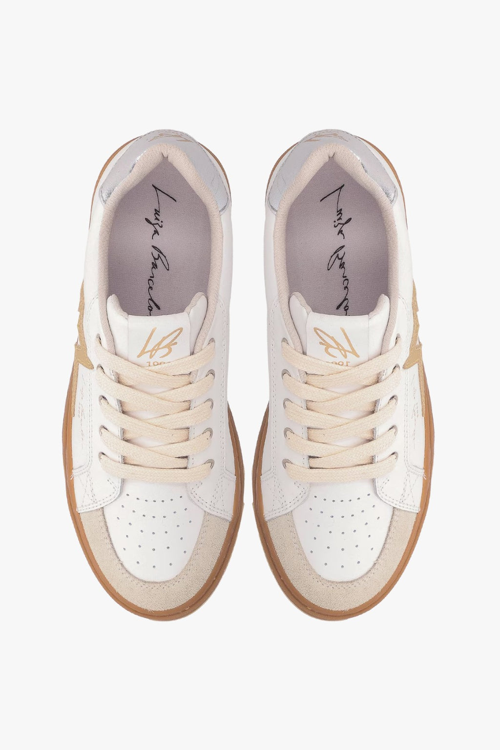 TÊNIS EM COURO OFF WHITE COM DETALHE DE ESTRELA