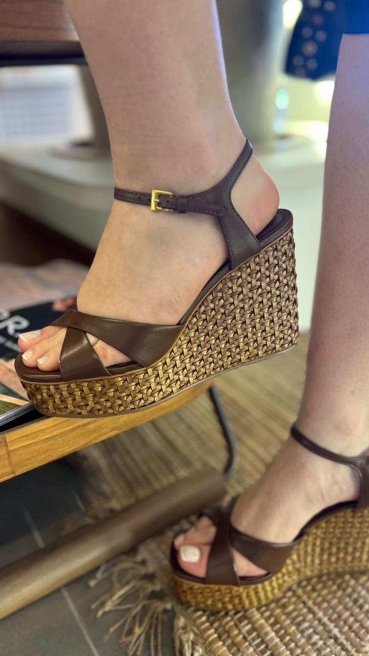 Sandália Tressê Anabela Couro Marrom
