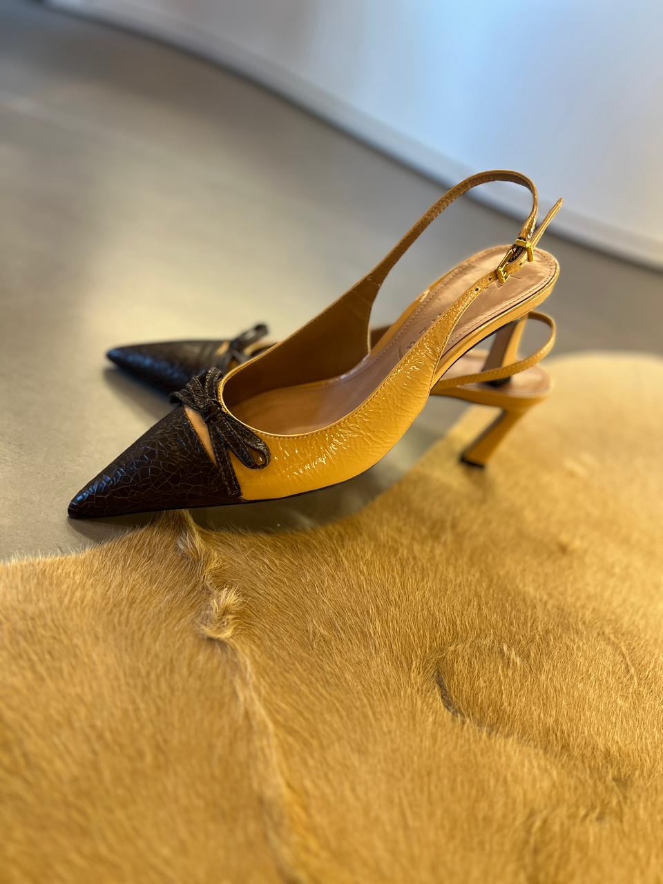 Scarpin Slingback Laço Verniz Bege Vicenza